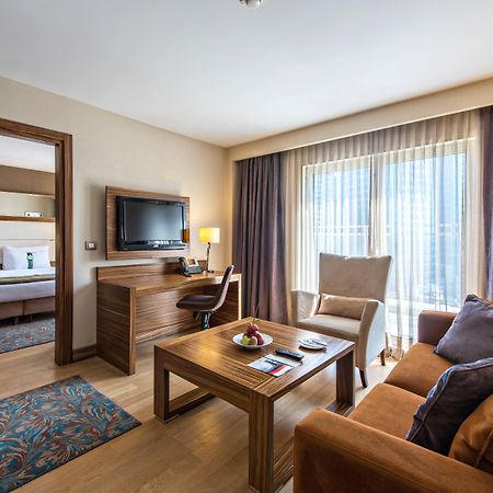 Holiday Inn Sisli, an IHG Hotel Istanbul Bagian luar foto