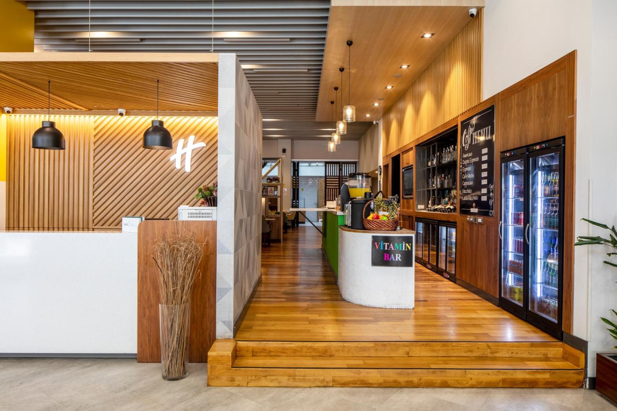 Holiday Inn Sisli, an IHG Hotel Istanbul Bagian luar foto