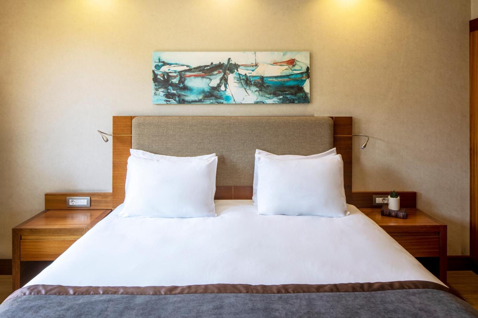 Holiday Inn Sisli, an IHG Hotel Istanbul Bagian luar foto