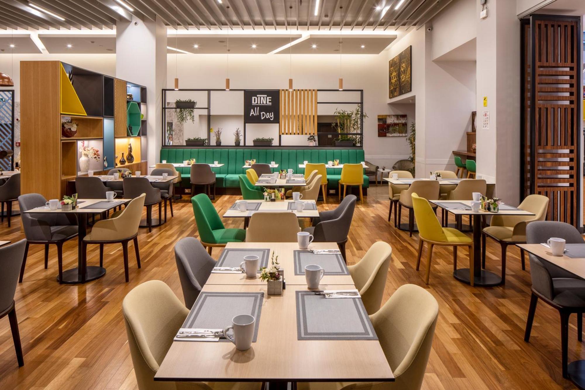 Holiday Inn Sisli, an IHG Hotel Istanbul Bagian luar foto
