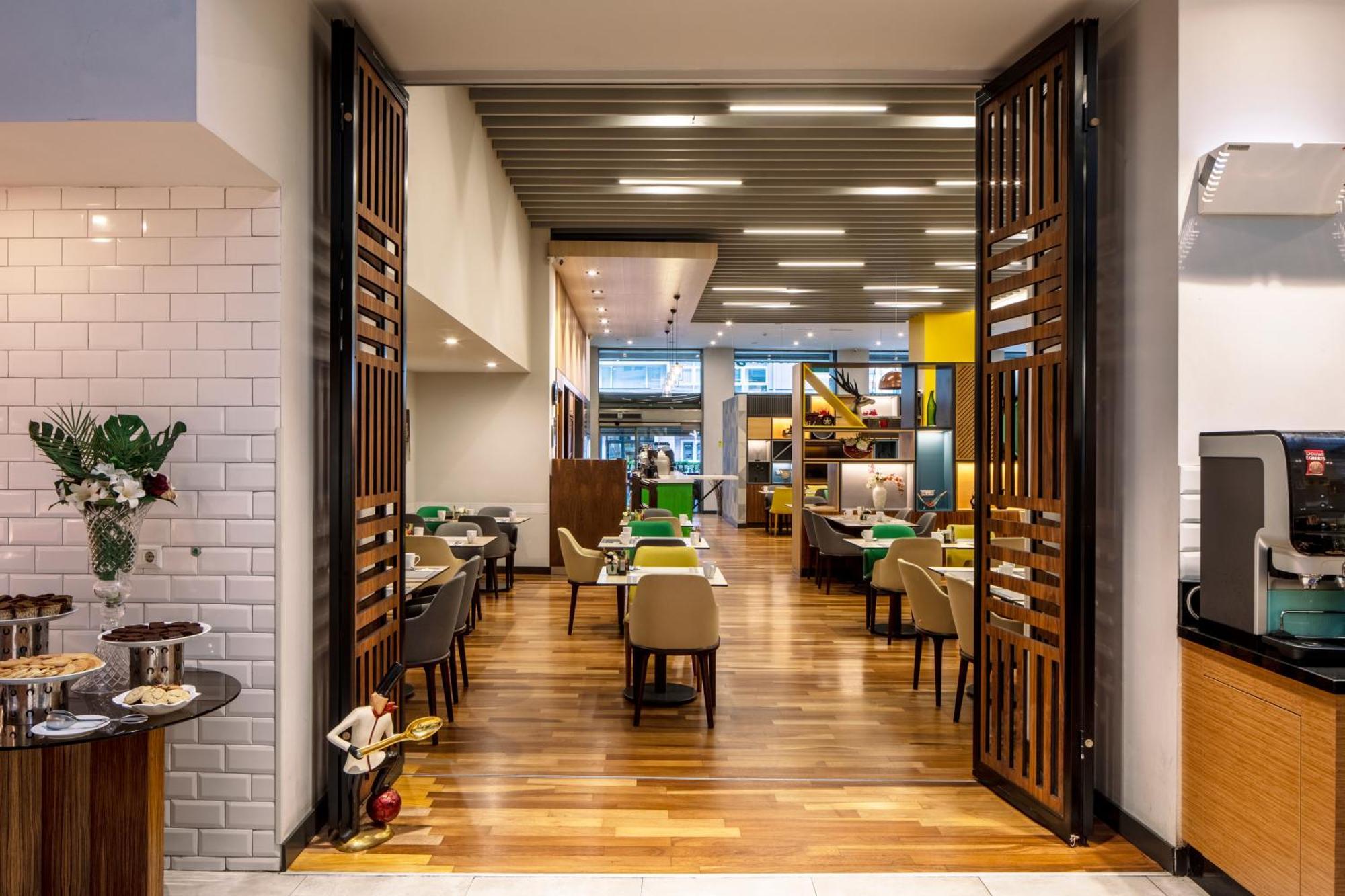 Holiday Inn Sisli, an IHG Hotel Istanbul Bagian luar foto