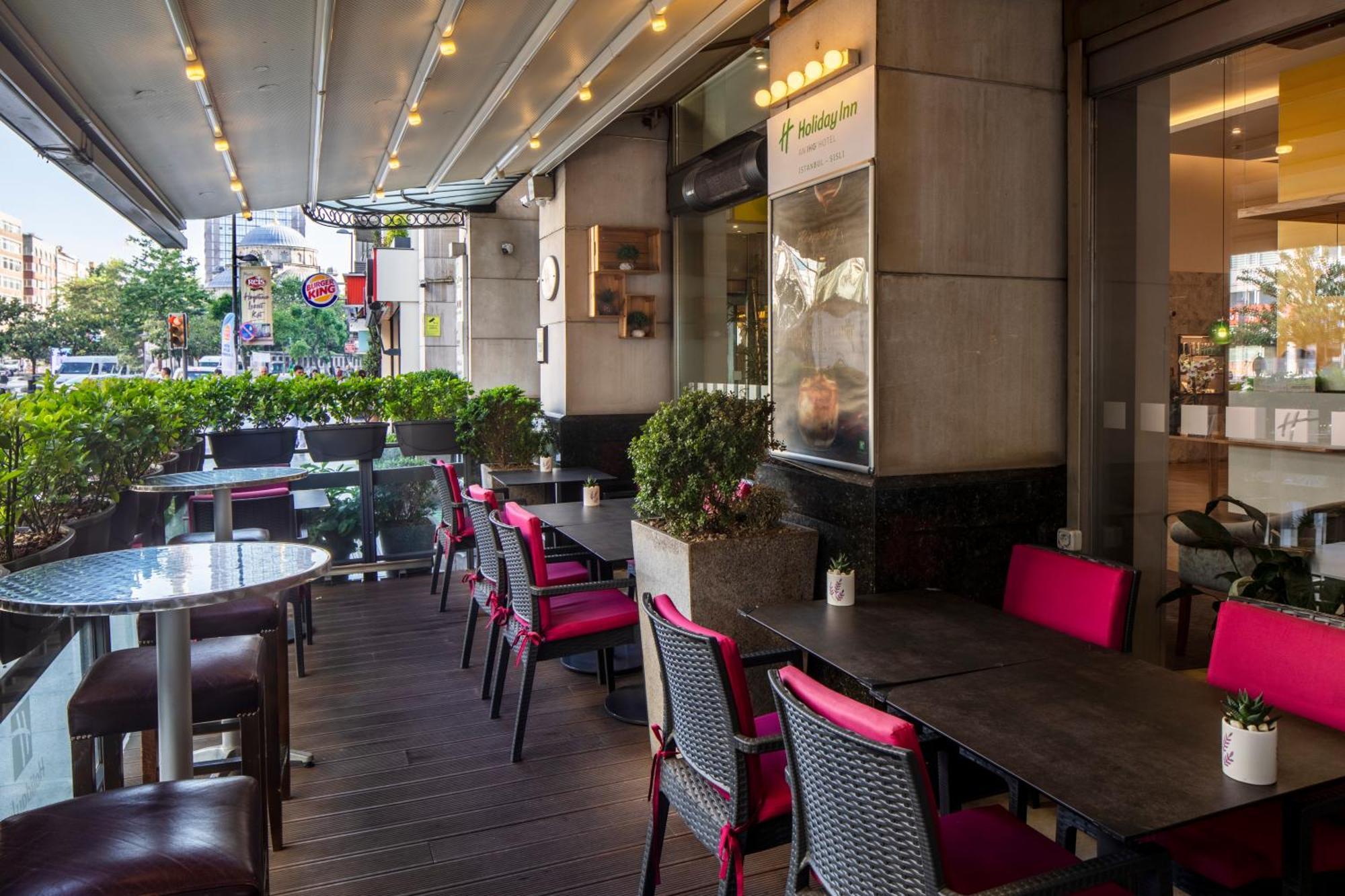 Holiday Inn Sisli, an IHG Hotel Istanbul Bagian luar foto
