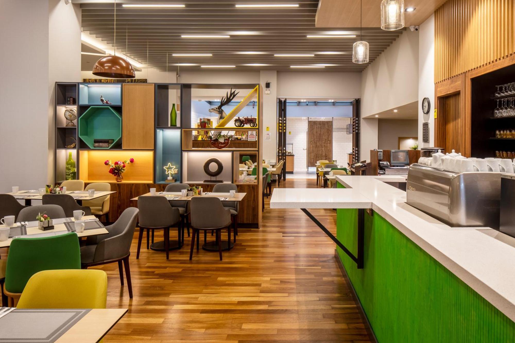 Holiday Inn Sisli, an IHG Hotel Istanbul Bagian luar foto