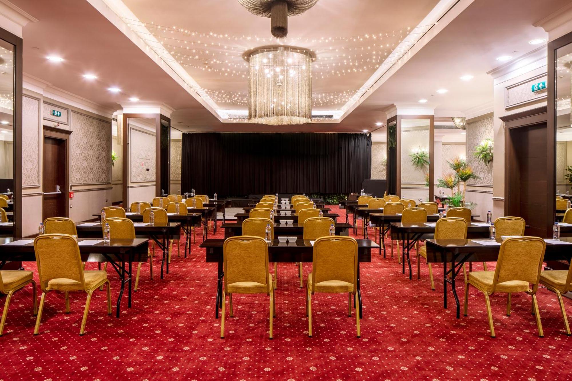 Holiday Inn Sisli, an IHG Hotel Istanbul Bagian luar foto