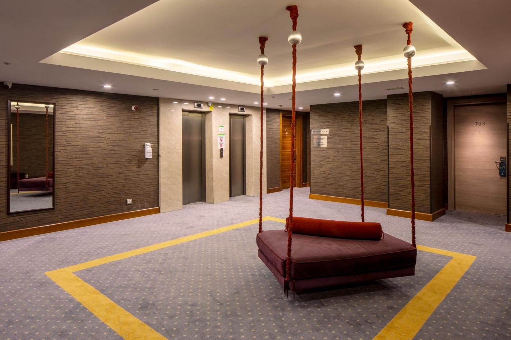 Holiday Inn Sisli, an IHG Hotel Istanbul Bagian luar foto