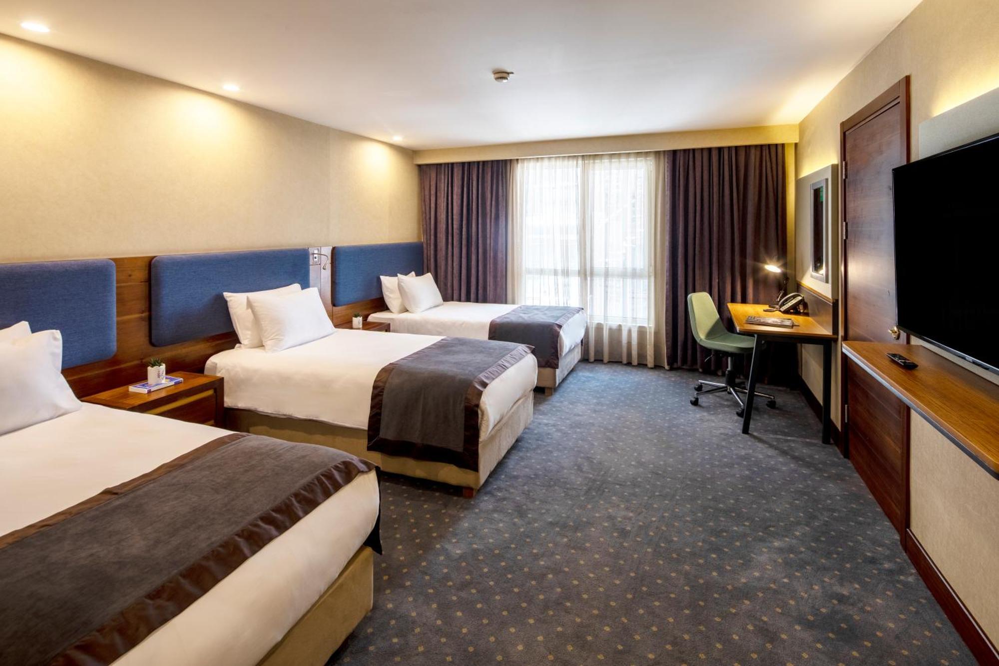 Holiday Inn Sisli, an IHG Hotel Istanbul Bagian luar foto
