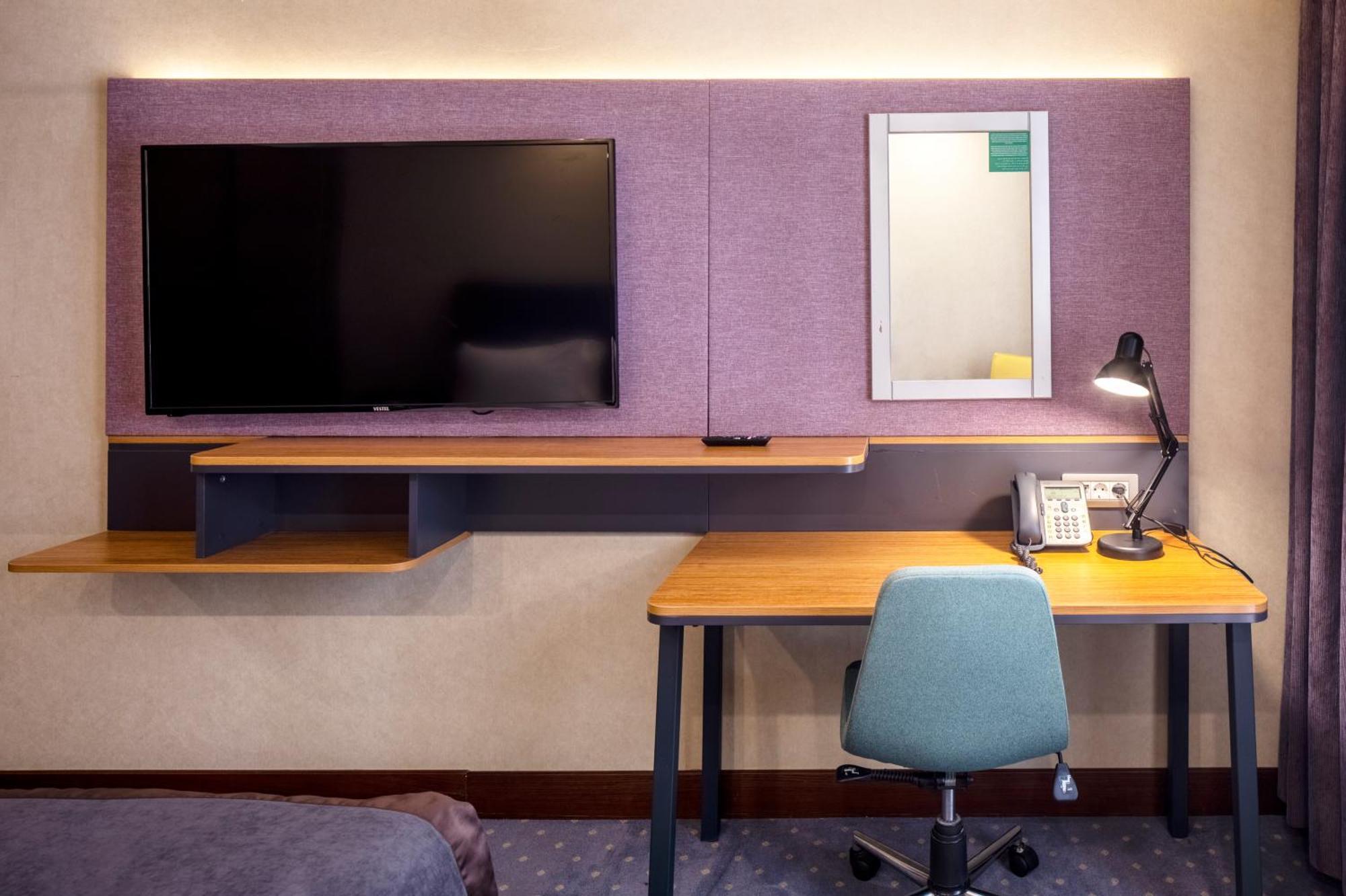 Holiday Inn Sisli, an IHG Hotel Istanbul Bagian luar foto