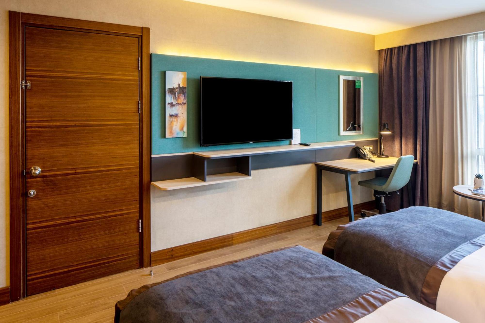 Holiday Inn Sisli, an IHG Hotel Istanbul Bagian luar foto