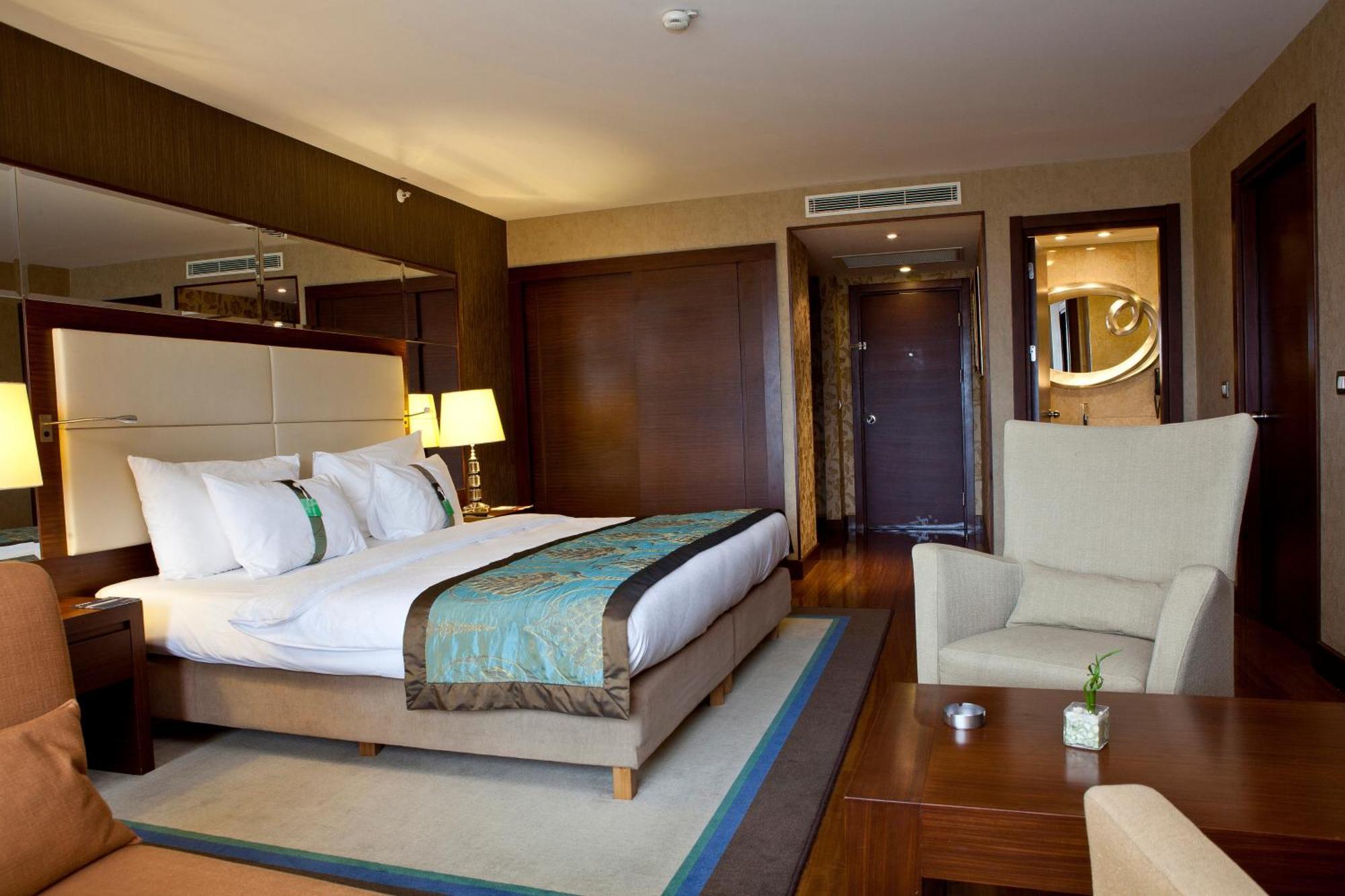 Holiday Inn Sisli, an IHG Hotel Istanbul Bagian luar foto