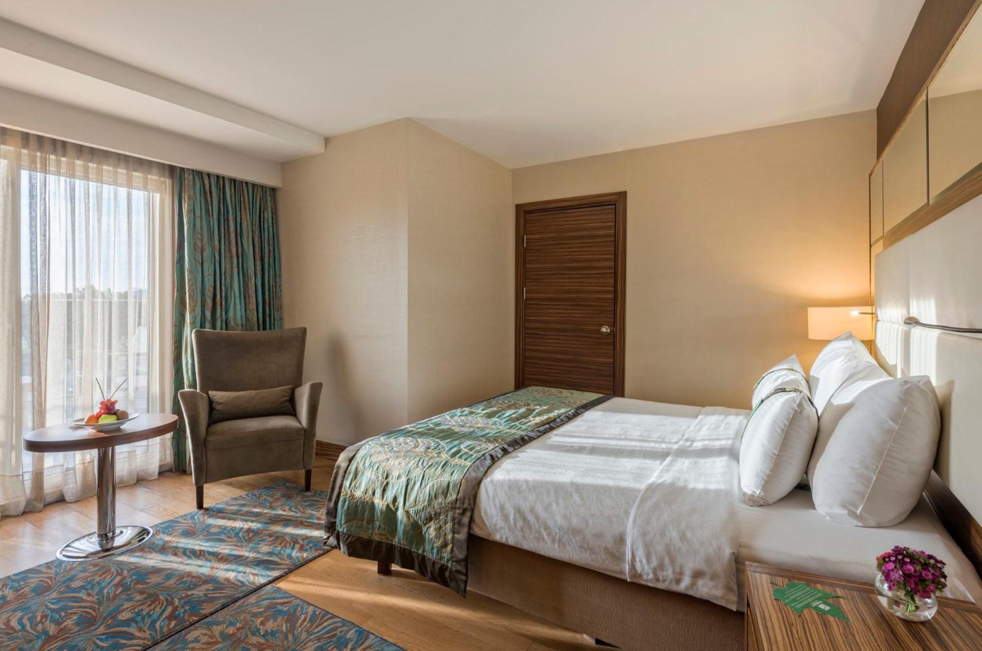 Holiday Inn Sisli, an IHG Hotel Istanbul Bagian luar foto
