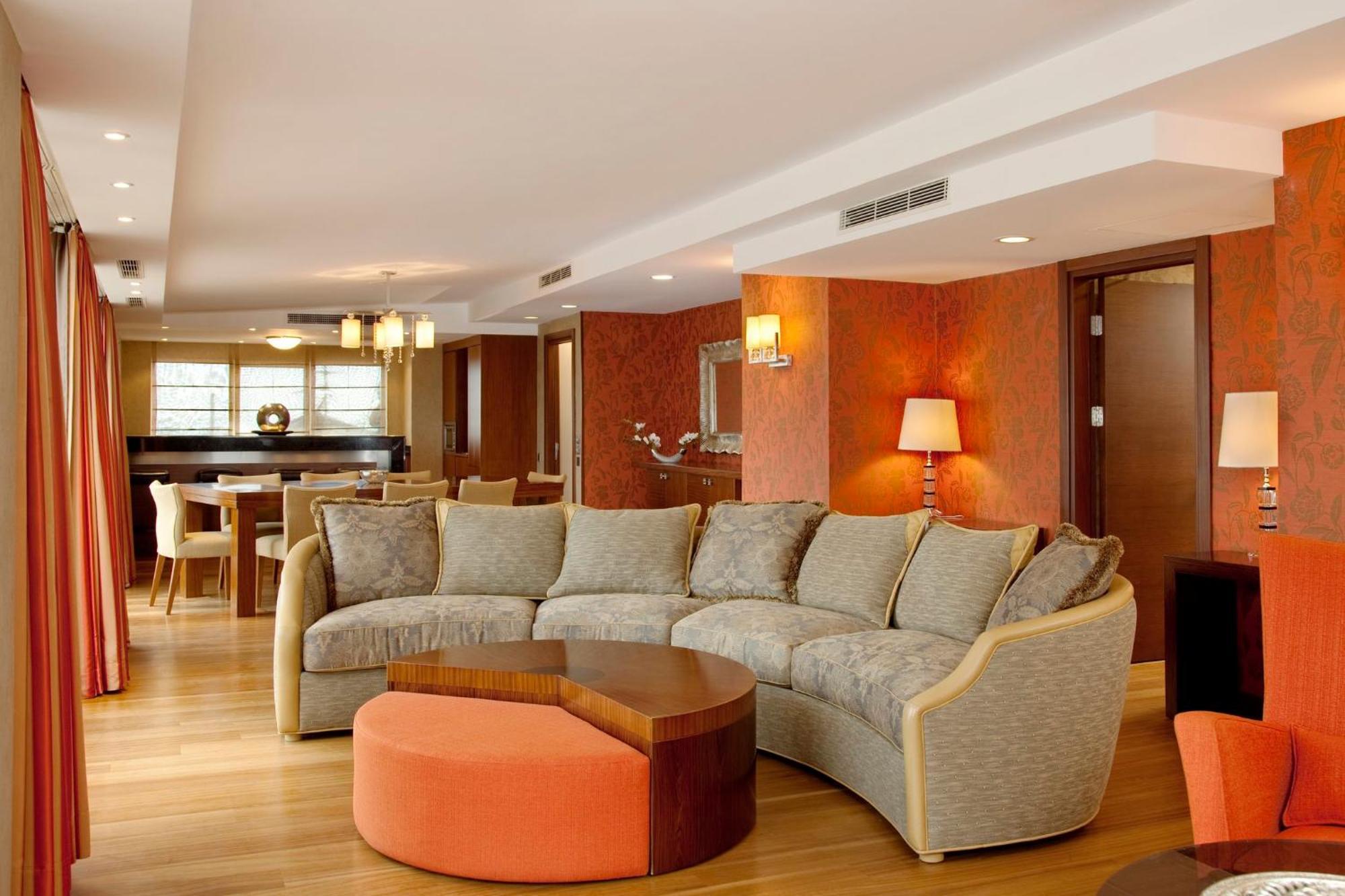 Holiday Inn Sisli, an IHG Hotel Istanbul Bagian luar foto
