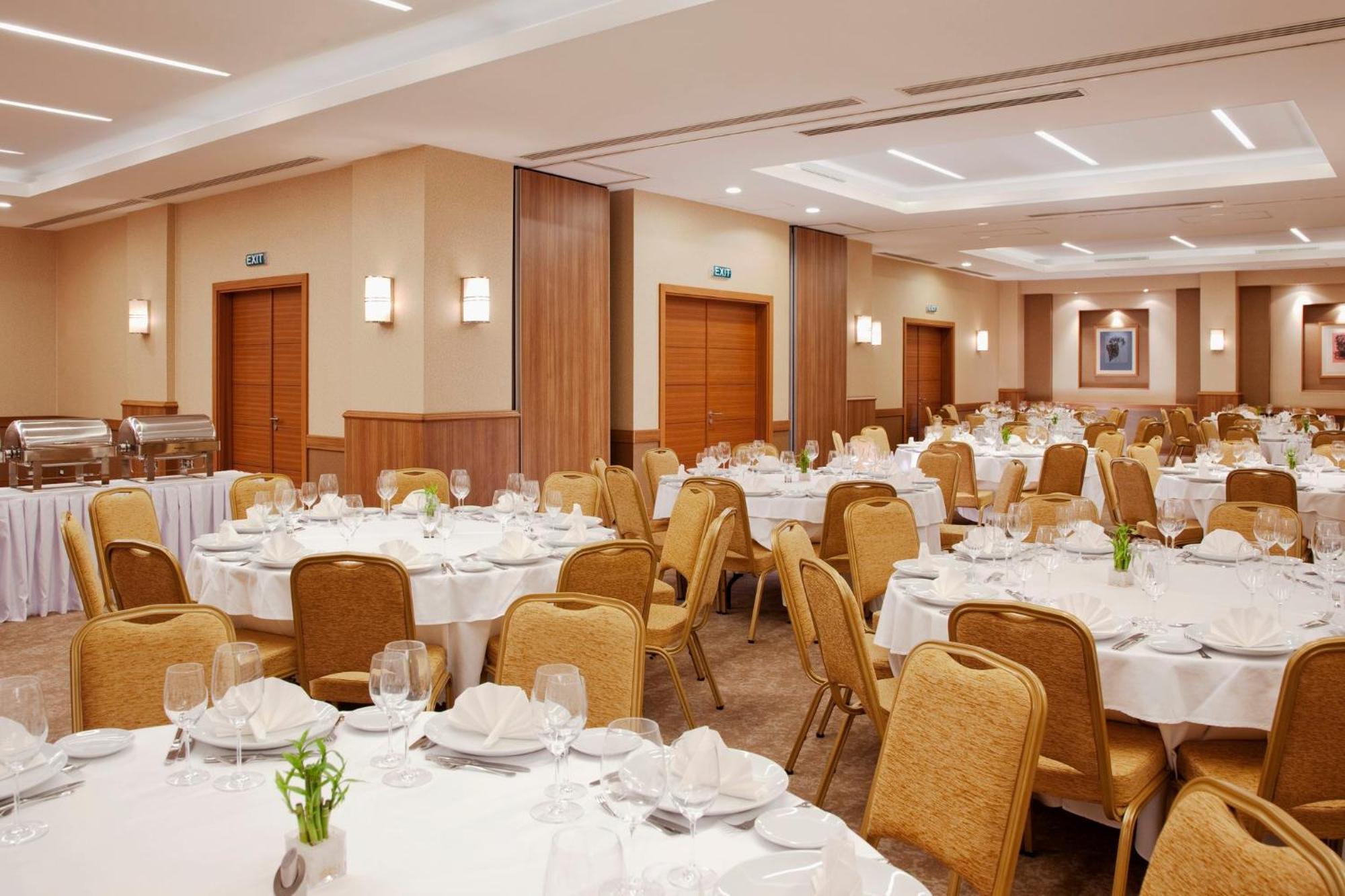 Holiday Inn Sisli, an IHG Hotel Istanbul Bagian luar foto