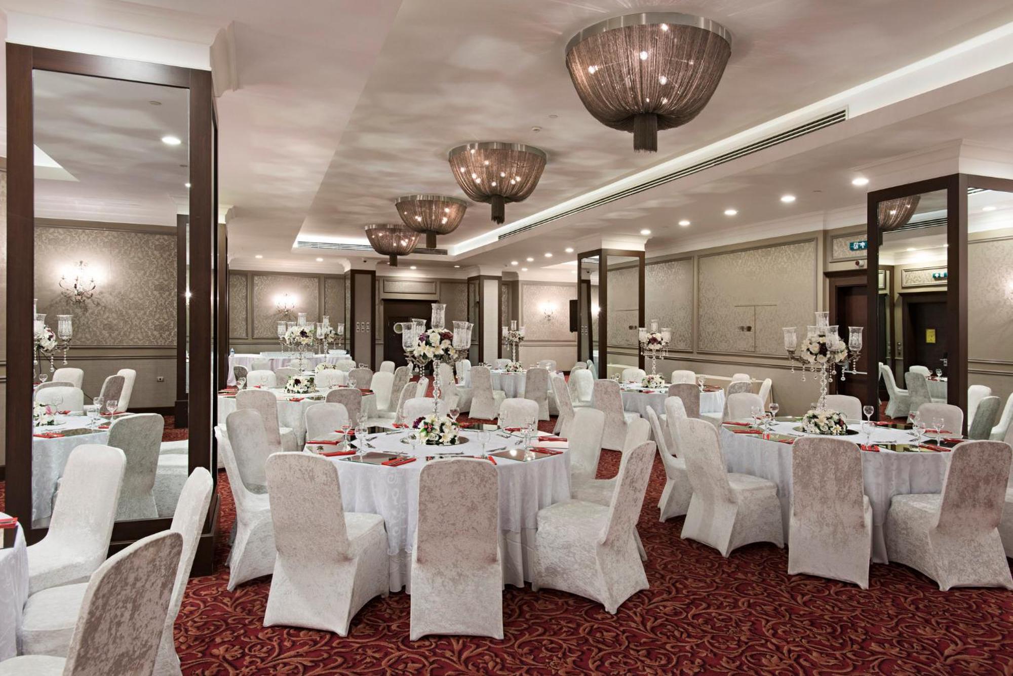 Holiday Inn Sisli, an IHG Hotel Istanbul Bagian luar foto