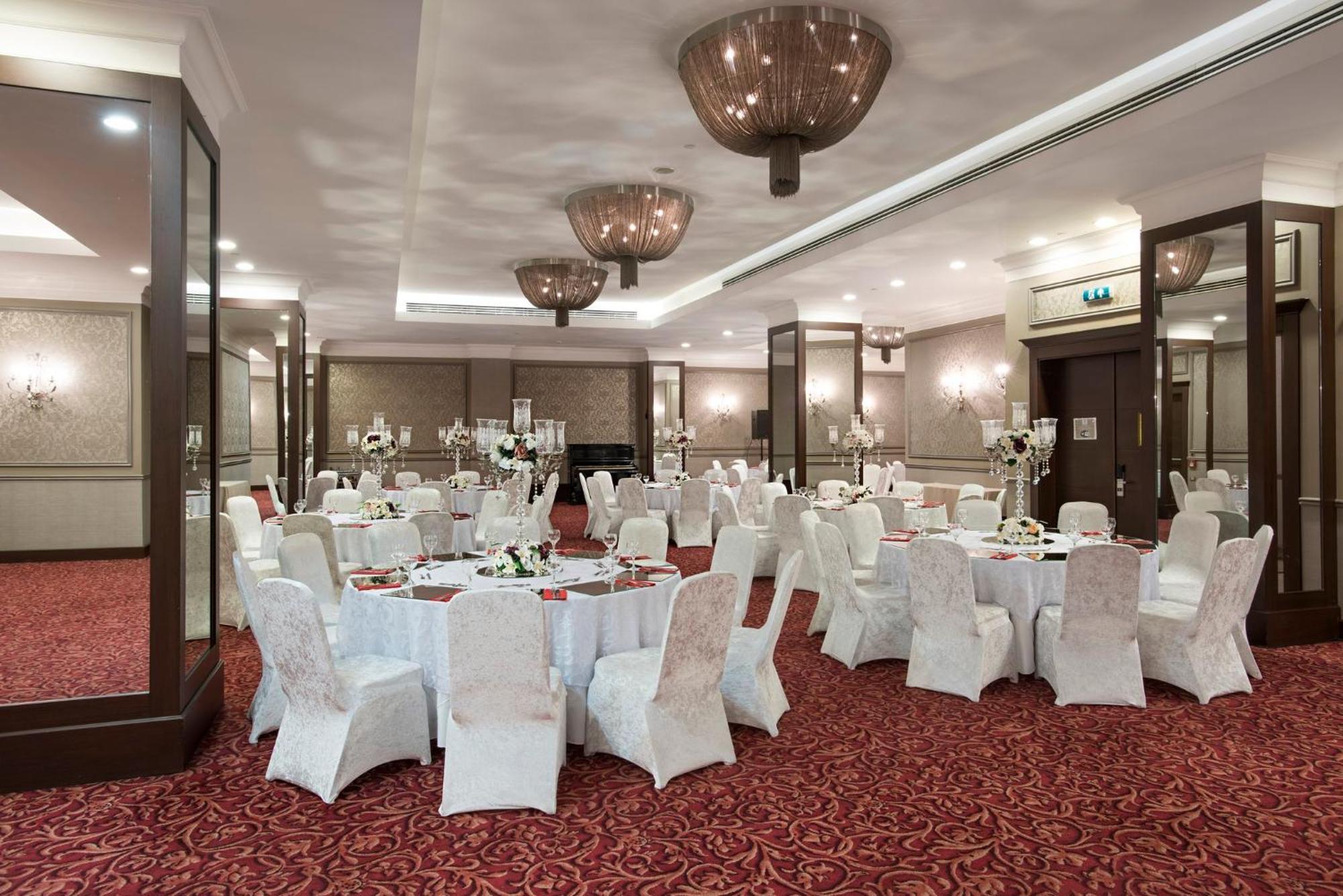 Holiday Inn Sisli, an IHG Hotel Istanbul Bagian luar foto