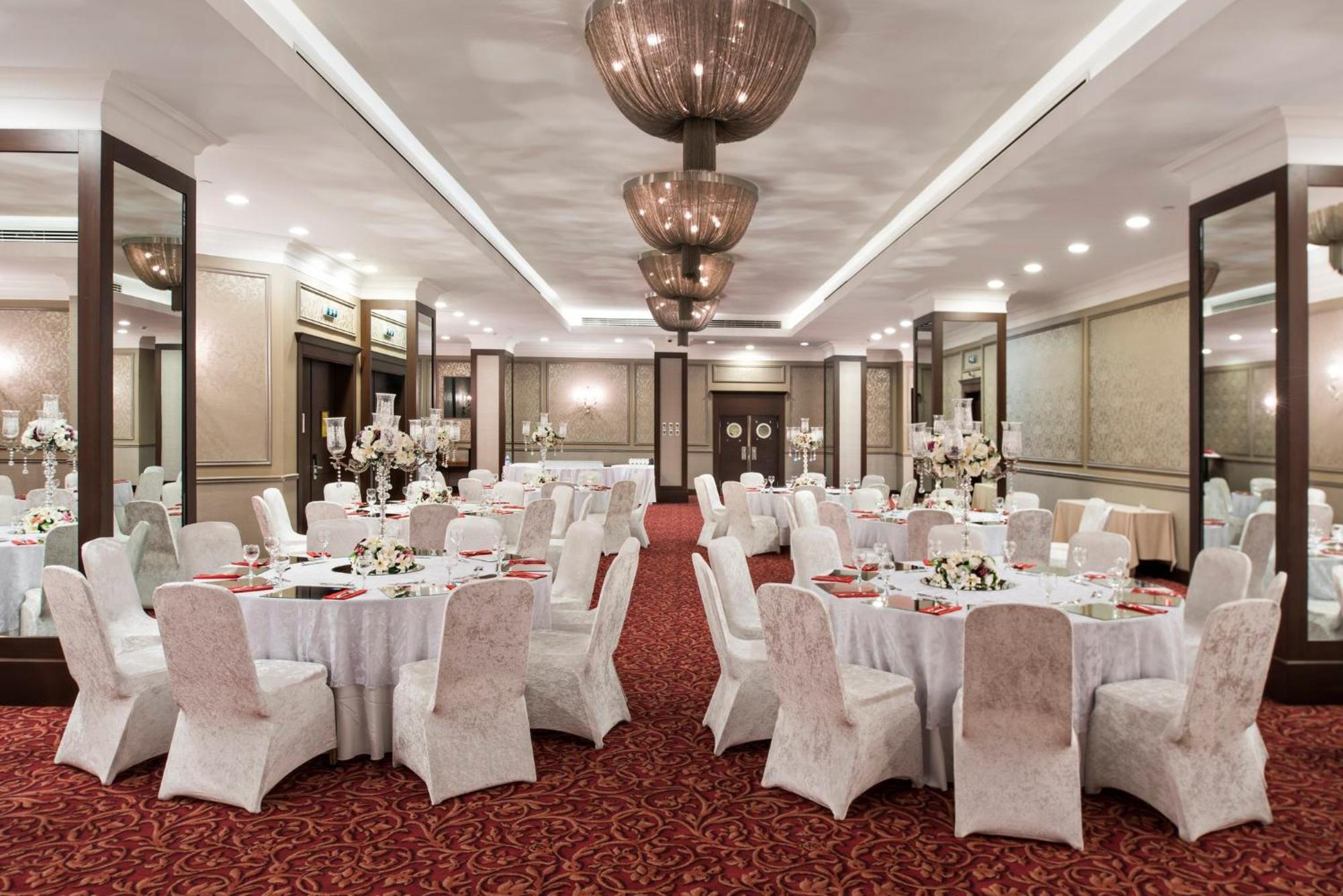 Holiday Inn Sisli, an IHG Hotel Istanbul Bagian luar foto