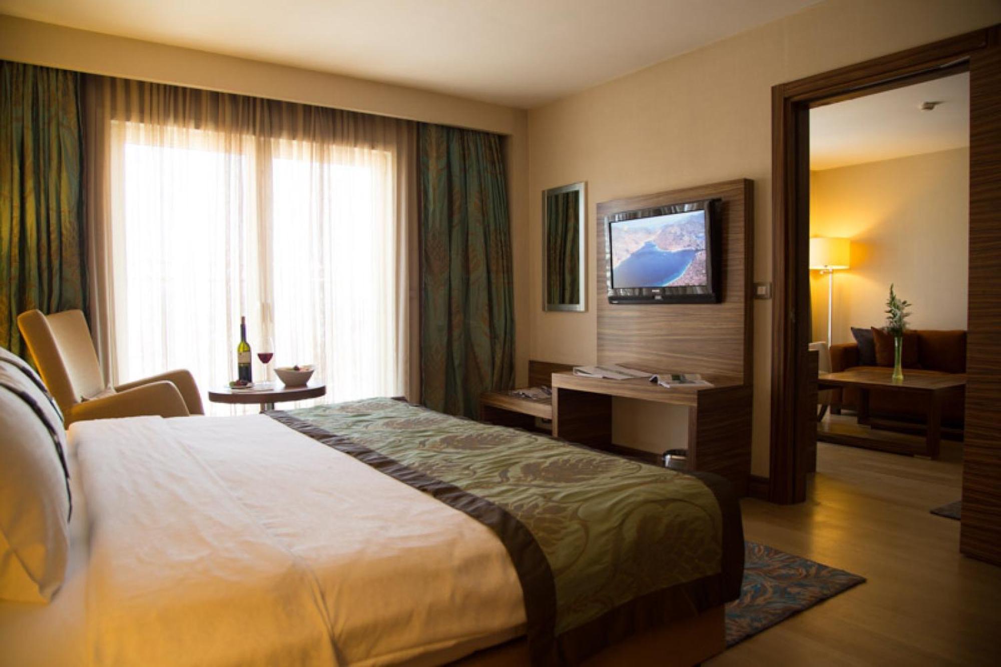 Holiday Inn Sisli, an IHG Hotel Istanbul Bagian luar foto