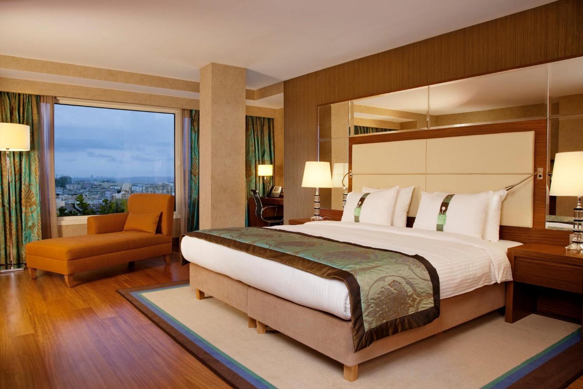 Holiday Inn Sisli, an IHG Hotel Istanbul Bagian luar foto
